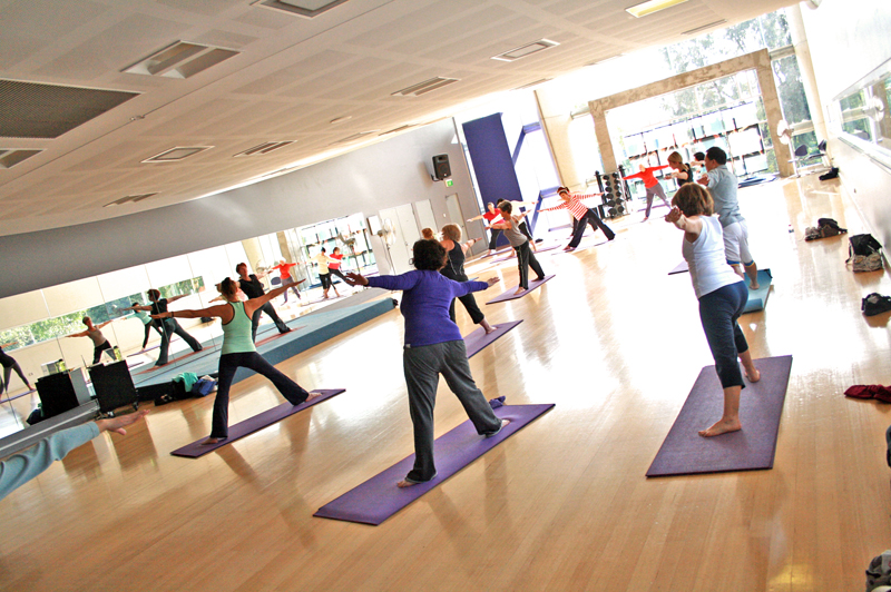 Yoga_Class_at_a_Gym2