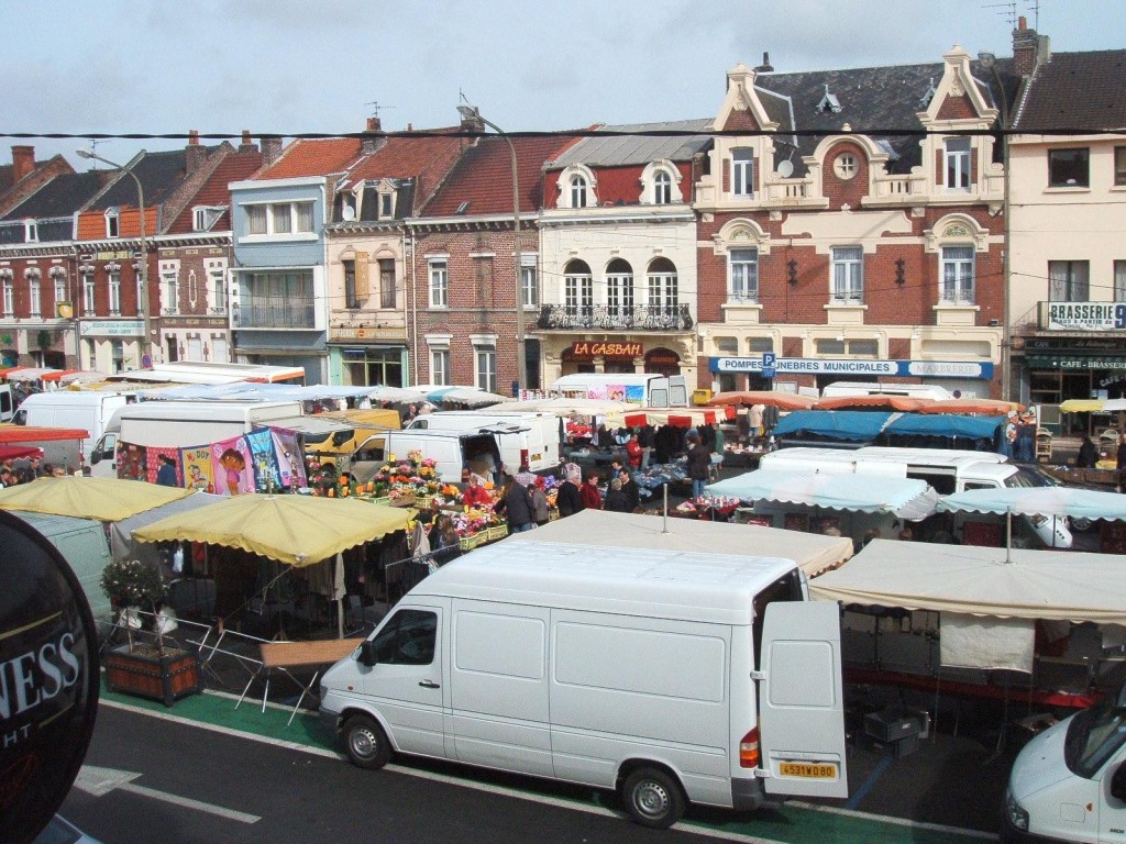 Place du centre-ville d'Hénin-Beaumont.